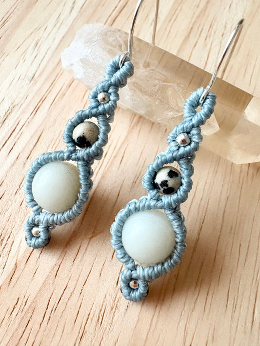 Handgemaakte macramé oorbellen - amazoniet & dalmatiër jaspis