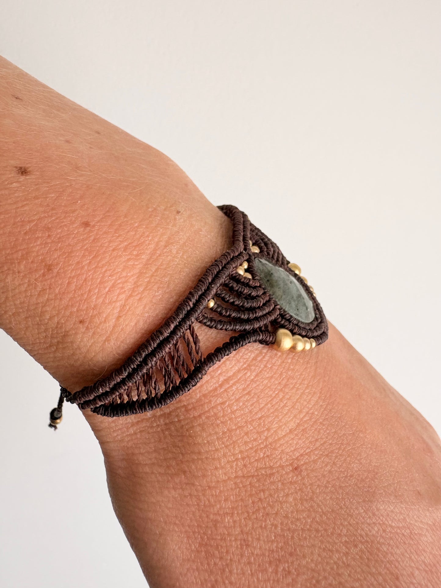 Guardian armband donker bruin - Labradoriet