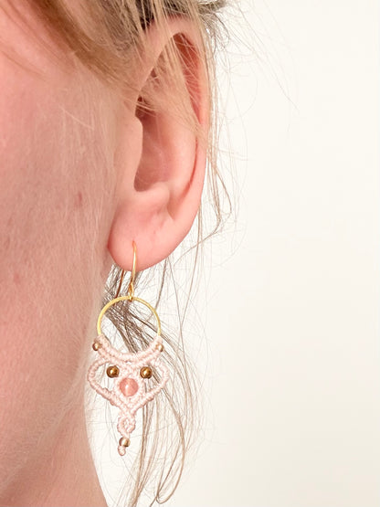 Handgemaakte macramé oorbellen diverse varianten met edelstenen