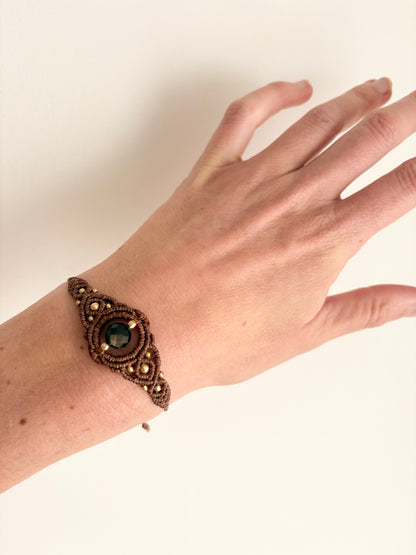 Handgemaakte macramé armband met gouden obsidiaan - bruin